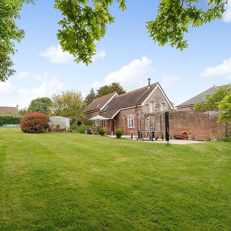 Coach House Villa Wareham Exterior photo